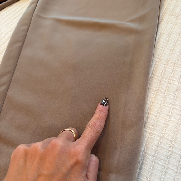 Mustard Seed Boutique Satin Tan Jogger Style Pants With Belt Size Medium - Picture 10 of 13